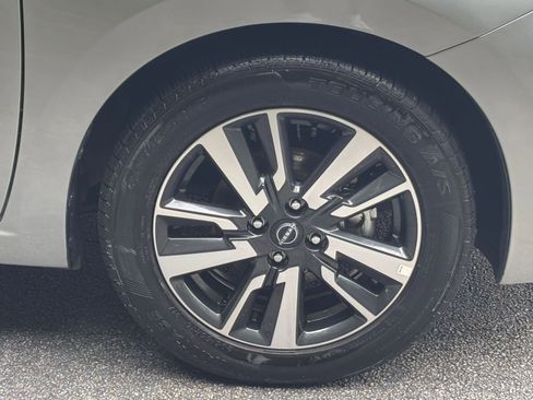 Used 2025 Nissan Versa SV FWD image 30