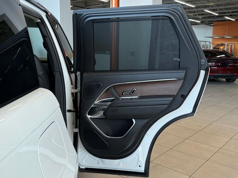 Used 2025 Land Rover Range Rover SE image 28