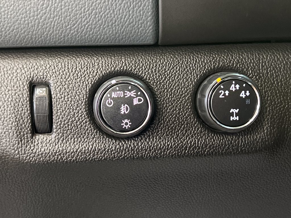 Used 2015 Chevrolet Colorado Z71 w/ LPO, Gearon Divider Package AWD/4WD image 29