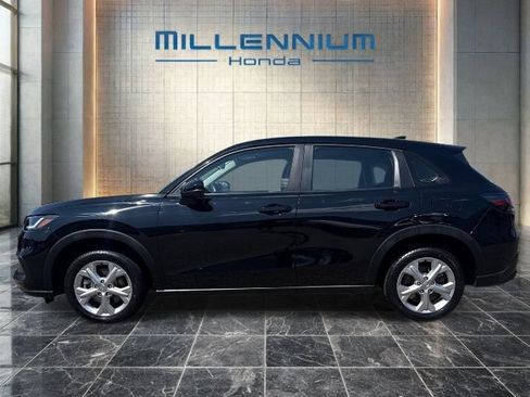 Used 2024 Honda HR-V LX image 2