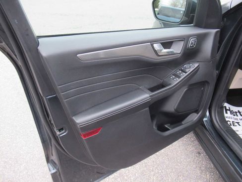 Used 2022 Ford Escape Titanium image 14