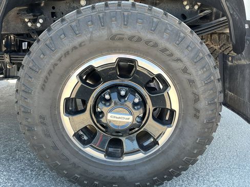 Used 2025 Ford F250 Lariat w/ Tremor Off-Road Package AWD/4WD image 6