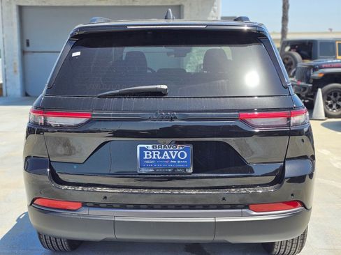New 2026 Jeep Grand Cherokee Altitude RWD image 6