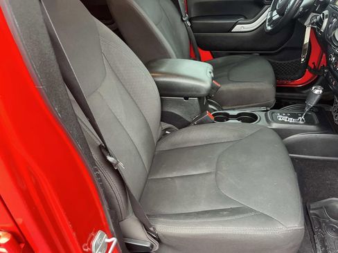 Used 2015 Jeep Wrangler Unlimited Sport w/ Quick Order Package 24S AWD/4WD image 28