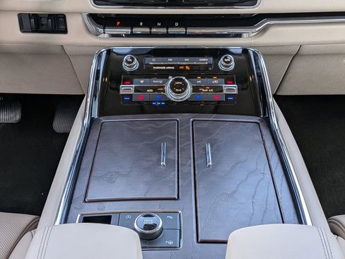 Certified 2021 Lincoln Navigator Reserve AWD/4WD image 21