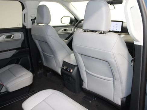 New 2026 Ford Explorer Active w/ Active Comfort Package RWD image 32
