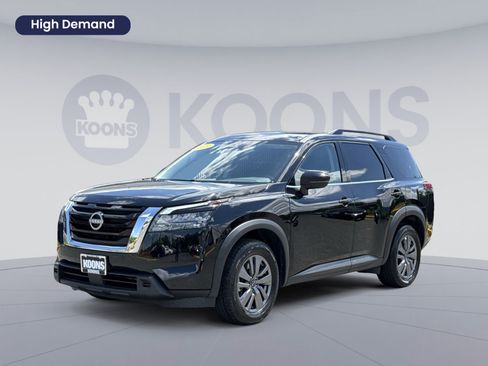 Used 2025 Nissan Pathfinder SV FWD image 1