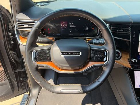 Used 2022 Jeep Grand Wagoneer Series III w/ Rear Seat Video Group 1 AWD/4WD image 19