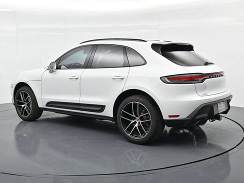 Certified 2025 Porsche Macan AWD/4WD image 3