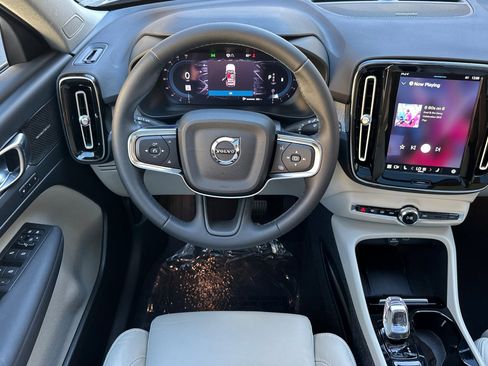 Certified 2023 Volvo XC40 B5 Plus image 17