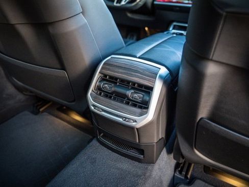 Used 2023 BMW i7 xDrive60 w/ Executive Package 2 image 41