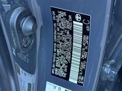 Certified 2025 Toyota Corolla XLE image 28