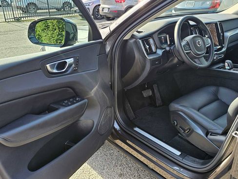 Certified 2025 Volvo XC60 B5 Core image 19