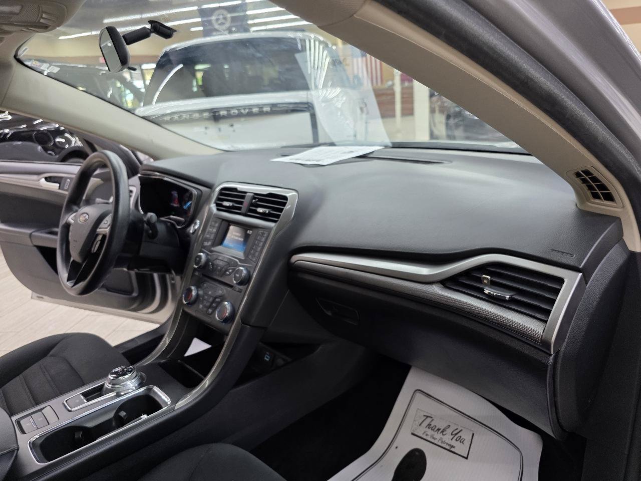 Used 2018 Ford Fusion SE FWD image 19