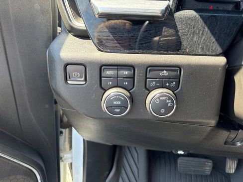 Used 2023 Chevrolet Silverado 1500 LT AWD/4WD image 17