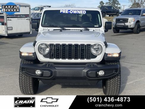 Used 2025 Jeep Gladiator Sport image 2