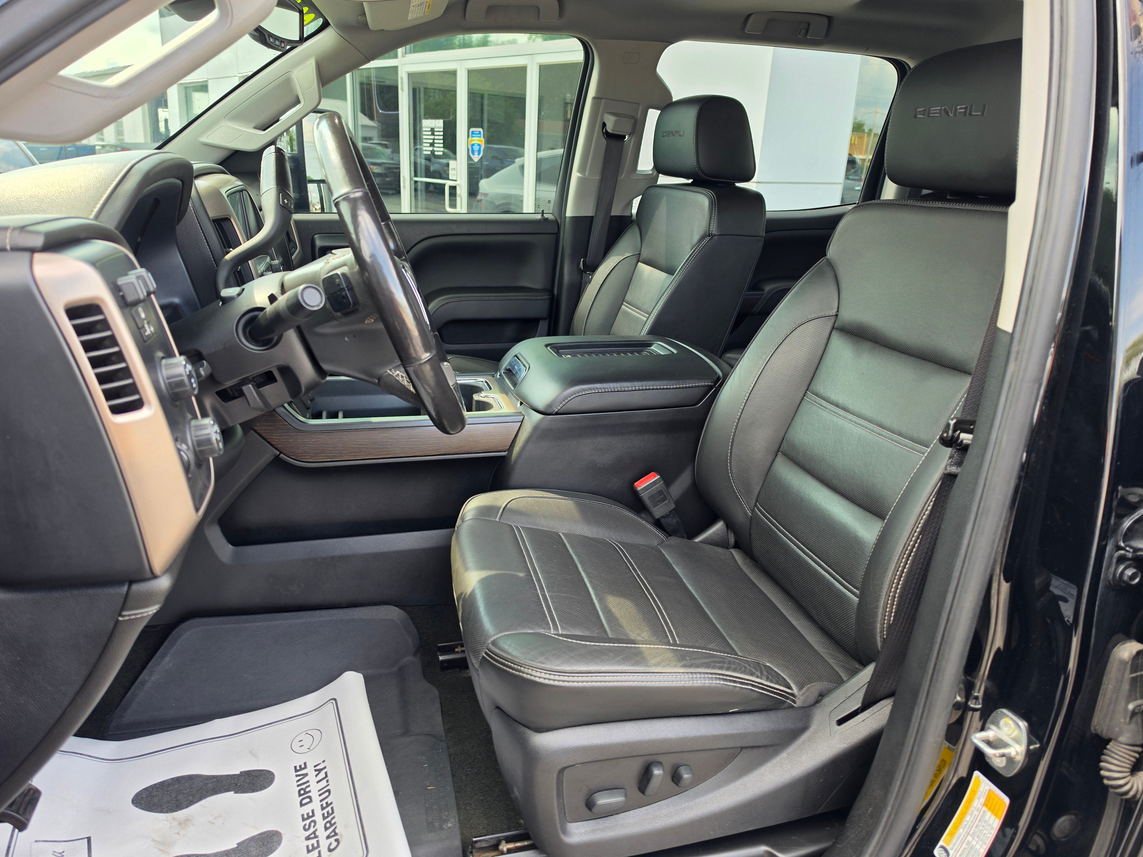 Used 2018 GMC Sierra 2500 Denali w/ Duramax Plus Package AWD/4WD image 11