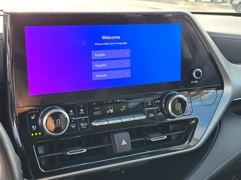 Used 2023 Toyota Highlander Platinum FWD image 31
