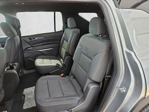 Used 2024 Chevrolet Traverse LT FWD image 16