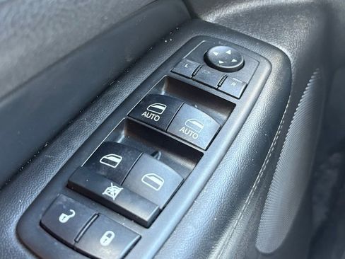 Used 2019 Jeep Grand Cherokee Limited image 27