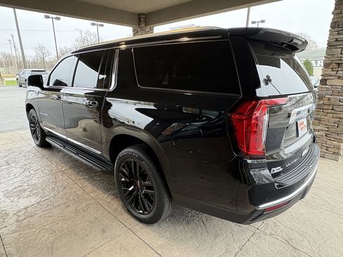Used 2021 GMC Yukon XL SLT w/ SLT Luxury Plus Package image 8