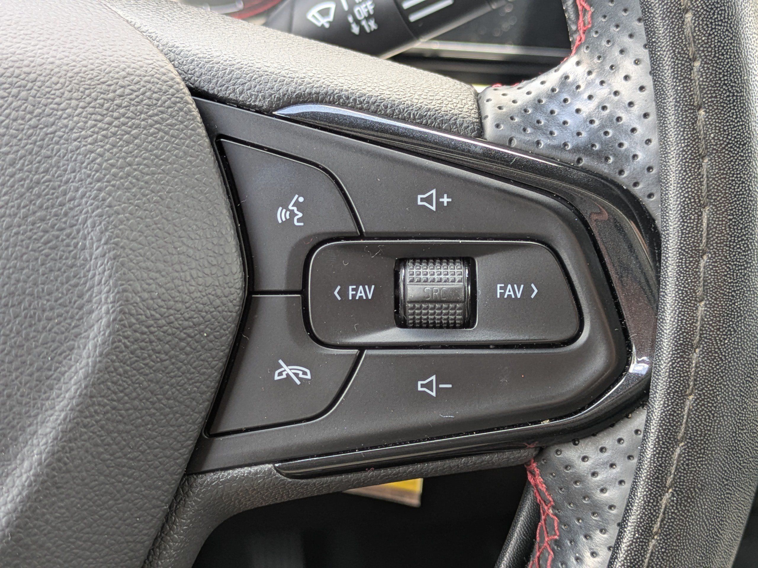 Used 2024 Chevrolet Trax RS w/ Driver Confidence Package FWD image 21