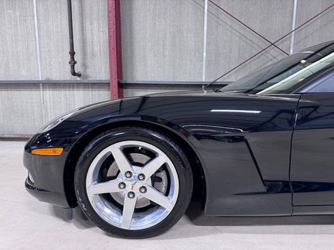 Used 2005 Chevrolet Corvette Coupe w/ Preferred Equipment Group RWD image 9