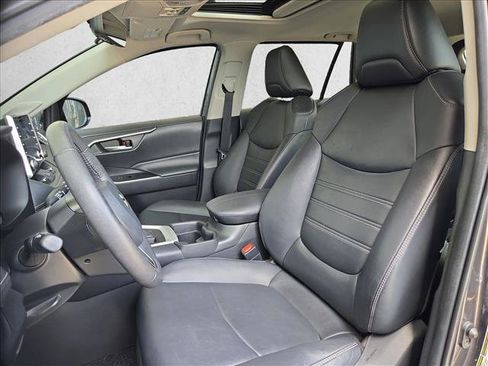 Used 2021 Toyota RAV4 XLE Premium FWD image 16
