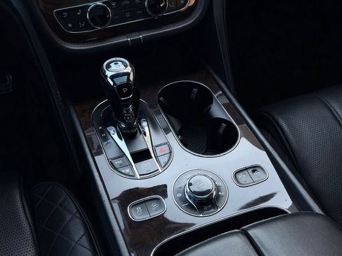 Used 2017 Bentley Bentayga AWD/4WD image 19