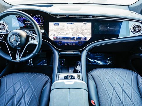 Used 2023 Mercedes-Benz EQS 580 4MATIC SUV image 10