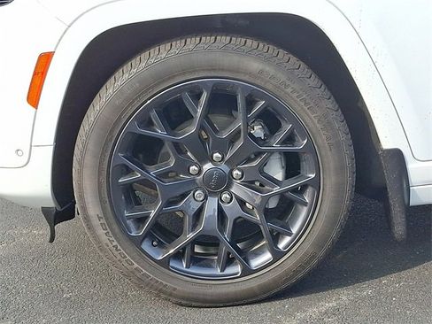 Used 2025 Jeep Grand Cherokee Summit w/ Adv Protech Group IV image 8