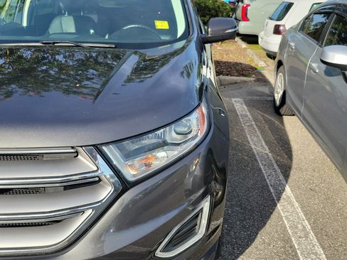 Used 2018 Ford Edge Titanium FWD image 3