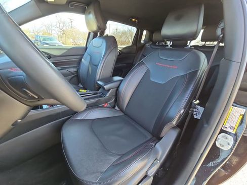 Used 2024 Jeep Compass Trailhawk image 11