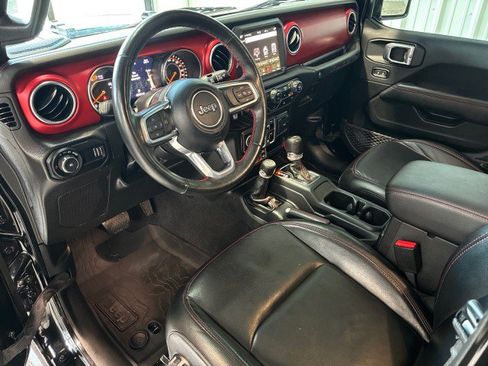 Used 2023 Jeep Wrangler Unlimited Rubicon w/ Cold Weather Group AWD/4WD image 9