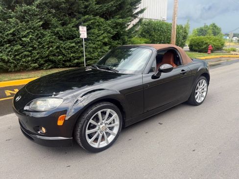 Used 2006 MAZDA MX-5 Miata Grand Touring image 2