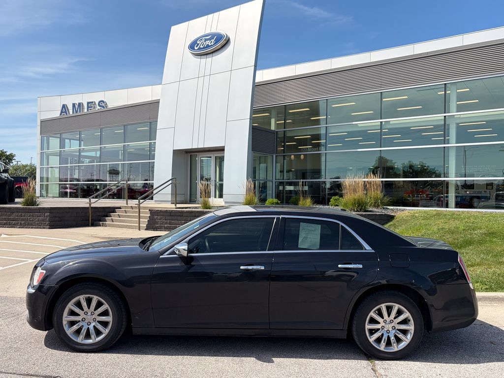 Used 2011 Chrysler 300 Limited RWD image 3