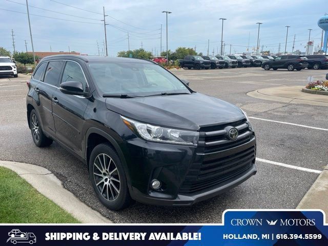 Used 2018 Toyota Highlander SE AWD/4WD image 1