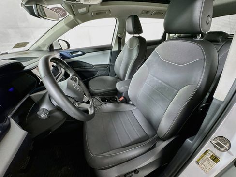 Used 2023 Volkswagen Taos SE w/ Panoramic Sunroof Package FWD image 15