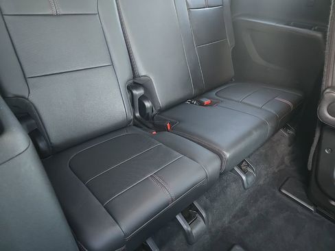 Used 2022 Chevrolet Traverse RS image 87