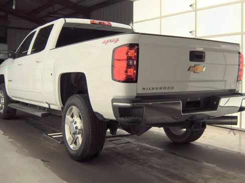 Used 2016 Chevrolet Silverado 2500 LT w/ LT Convenience Package image 8