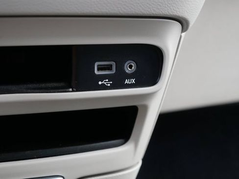 Used 2017 Chrysler Pacifica Premium FWD image 34