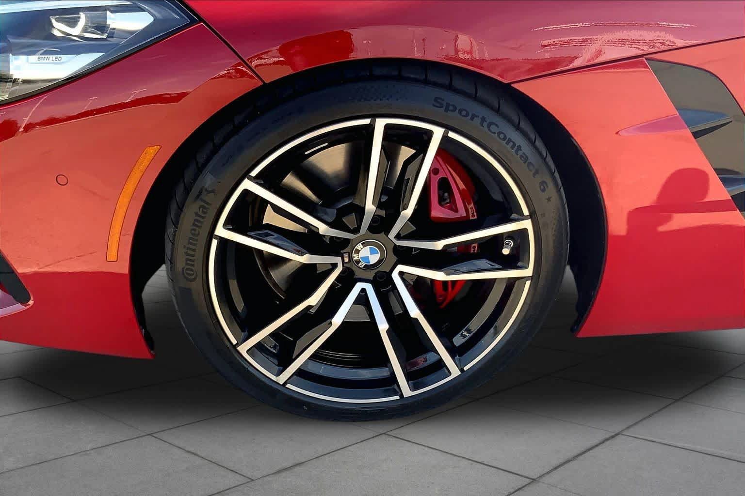 Used 2022 BMW Z4 M40i w/ Premium Package RWD image 9