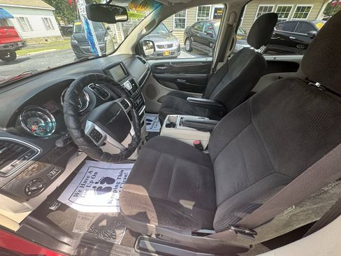 Used 2014 Chrysler Town & Country Touring w/ Driver Convenience Group FWD image 15