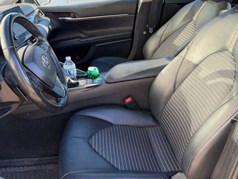 Used 2023 Toyota Camry SE image 3