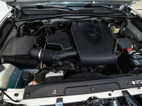 Used 2018 Toyota Tacoma SR5 image 30