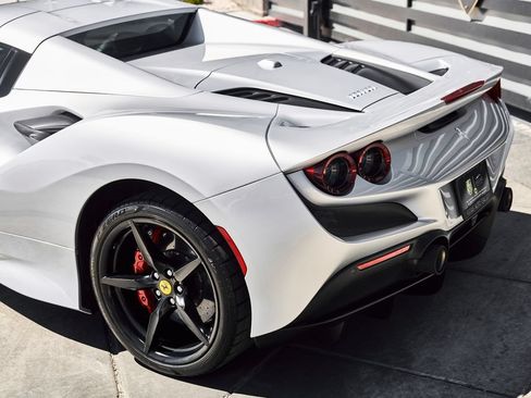 Used 2022 Ferrari F8 Tributo RWD image 18