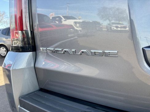 Used 2018 Cadillac Escalade Luxury image 33