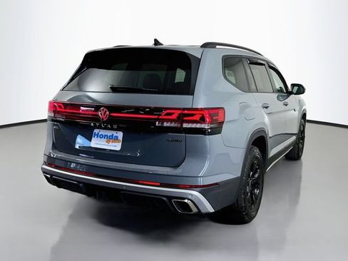 Used 2024 Volkswagen Atlas Peak Edition SEL AWD/4WD image 21