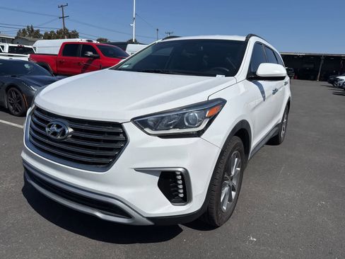 Used 2018 Hyundai Santa Fe SE FWD image 1