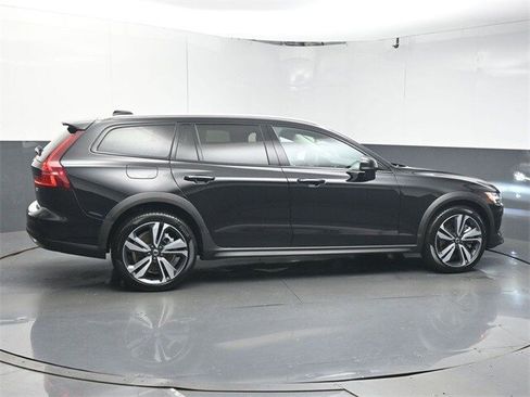 Certified 2024 Volvo V60 B5 Cross Country Plus image 8